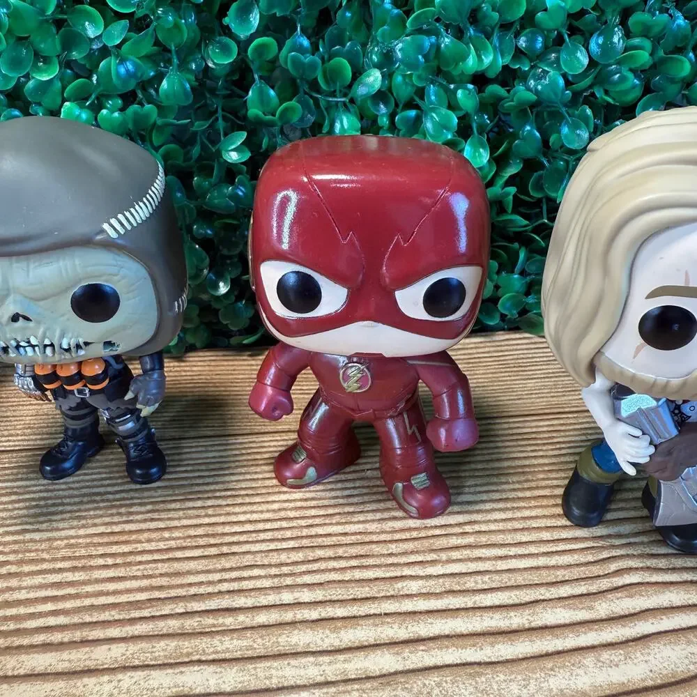Huge  Funko Pop Bundle of 8 Loose Vinyl Figures Thor Joker Ironman and More Gift